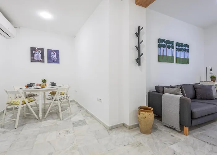 Ruiz Gijon Elegante Y Moderno En La Mas Autentica Sevilla